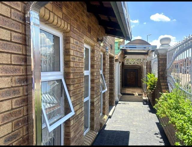 3 BEDROOM HOUSE FOR SALE IN DOBSONVILLE